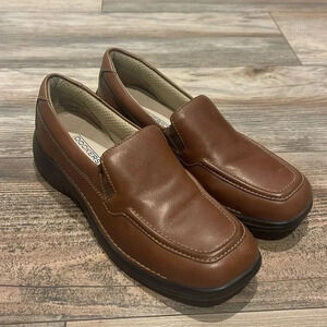 Dockers Loafers Women’s 7.5 Chestnut Brown Leather Upper Rubber Sole Casual EUC